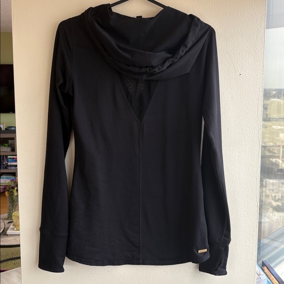 Alala Flyweight black long sleeve mesh hooded top - Picture 6 of 8
